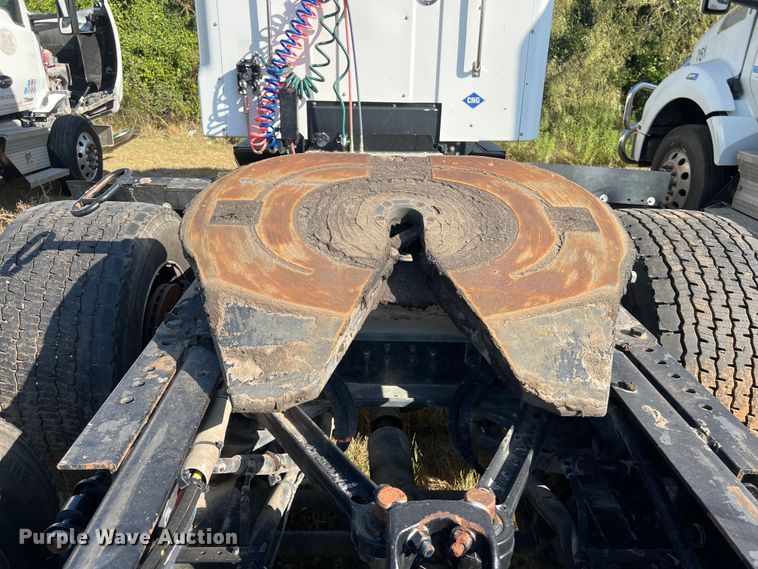 image for item EJ2894 2016 Kenworth  T880 semi truck