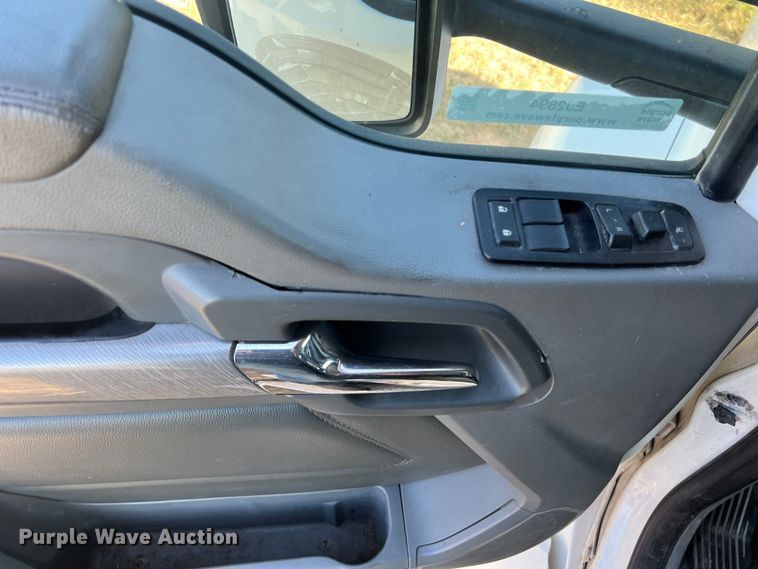 image for item EJ2894 2016 Kenworth  T880 semi truck