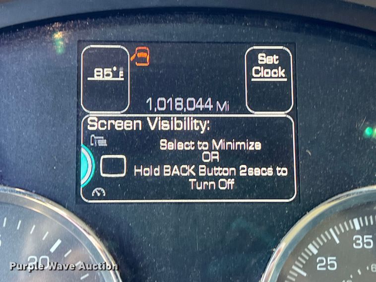 image for item EJ2894 2016 Kenworth  T880 semi truck