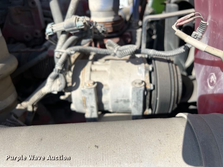 image for item EJ2894 2016 Kenworth  T880 semi truck