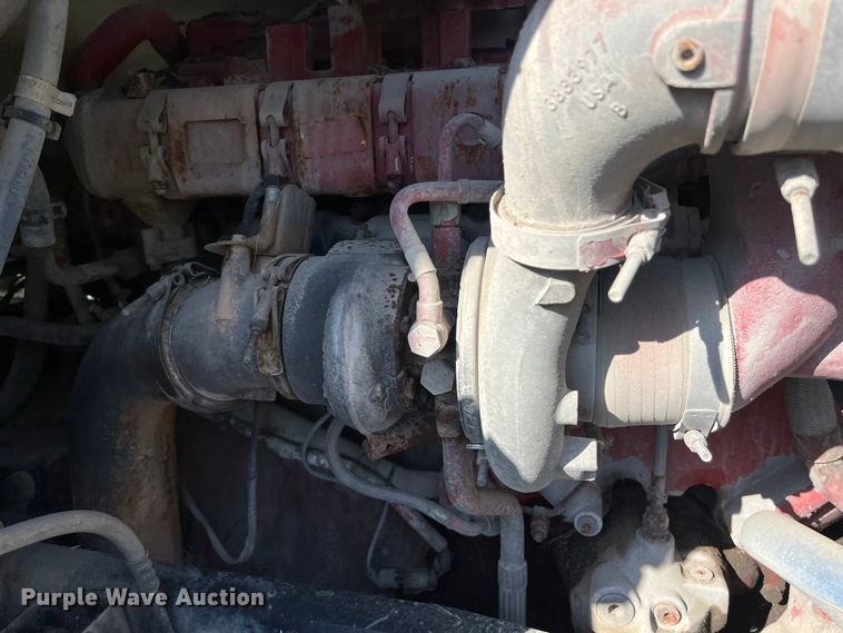 image for item EJ2894 2016 Kenworth  T880 semi truck