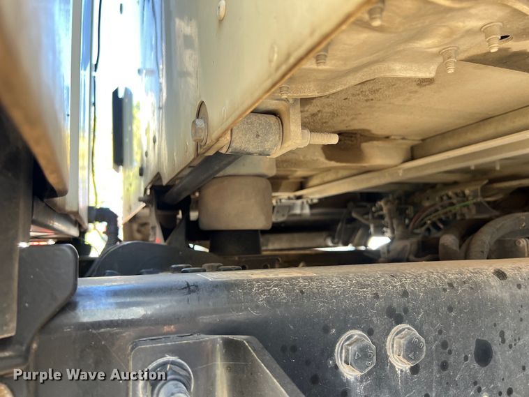 image for item EJ2895 2016 Kenworth  T880 semi truck