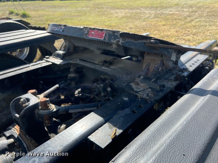 image for item EJ2895 2016 Kenworth  T880 semi truck