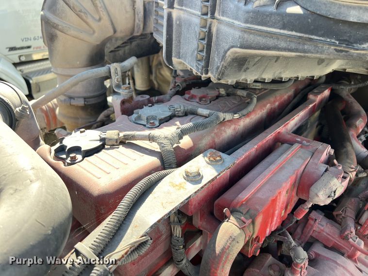 image for item EJ2895 2016 Kenworth  T880 semi truck