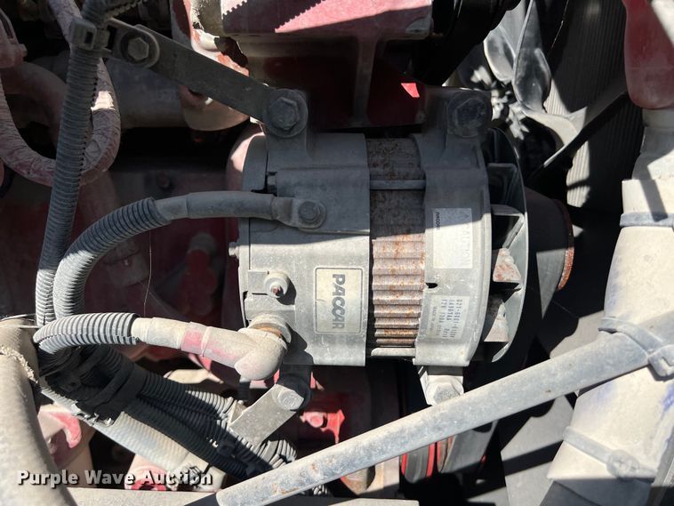 image for item EJ2895 2016 Kenworth  T880 semi truck