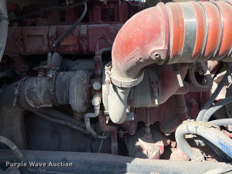 image for item EJ2895 2016 Kenworth  T880 semi truck