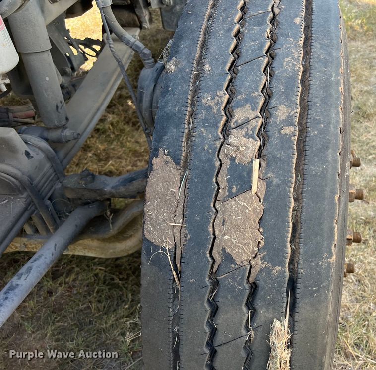 image for item EJ2895 2016 Kenworth  T880 semi truck