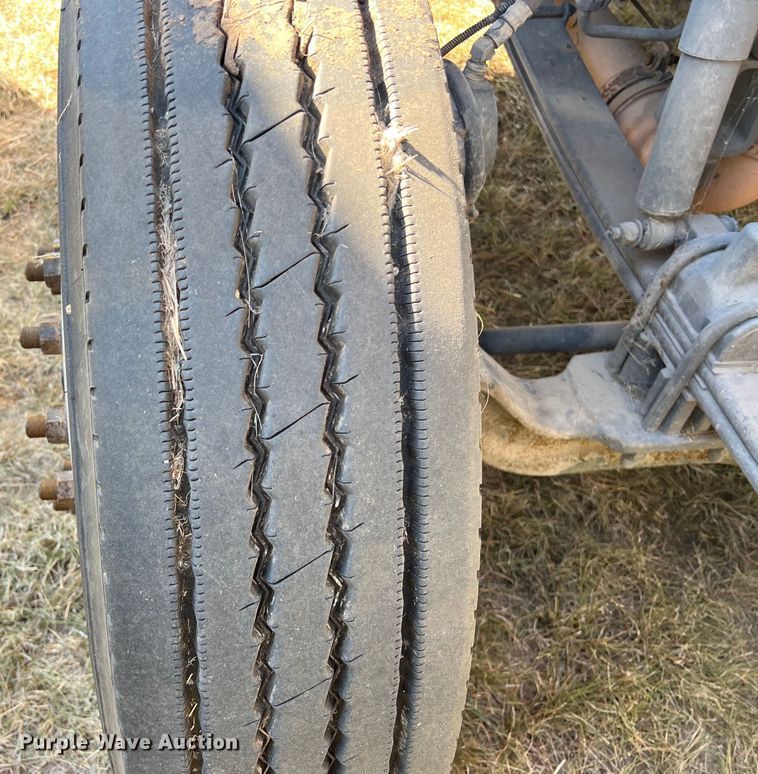 image for item EJ2895 2016 Kenworth  T880 semi truck