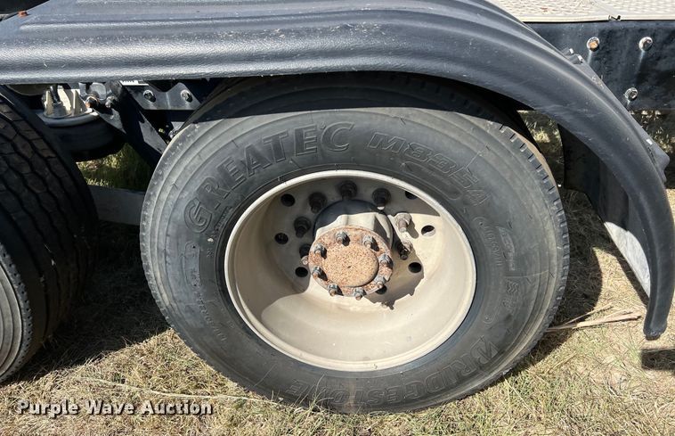 image for item EJ2895 2016 Kenworth  T880 semi truck