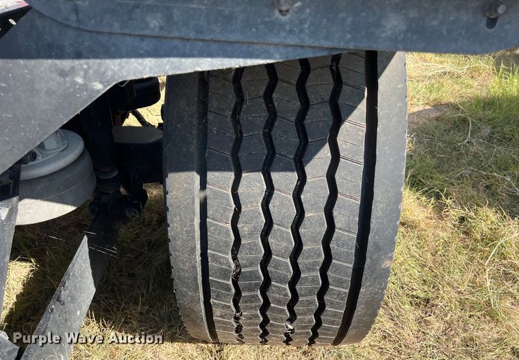 image for item EJ2895 2016 Kenworth  T880 semi truck