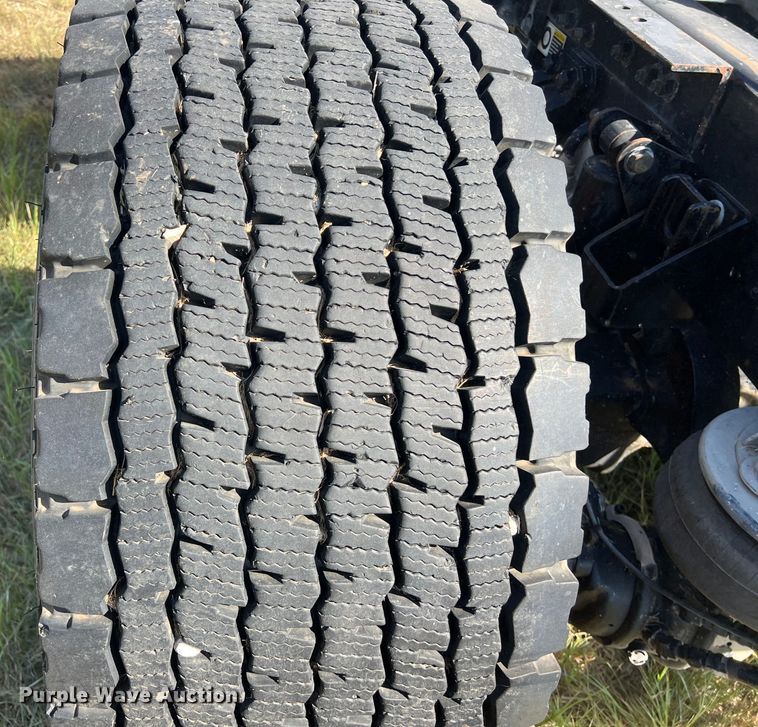 image for item EJ2895 2016 Kenworth  T880 semi truck