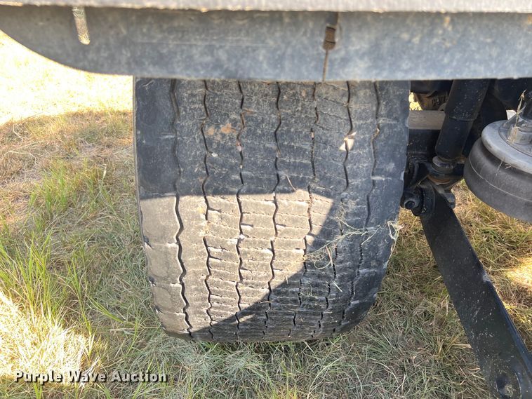 image for item EJ2895 2016 Kenworth  T880 semi truck