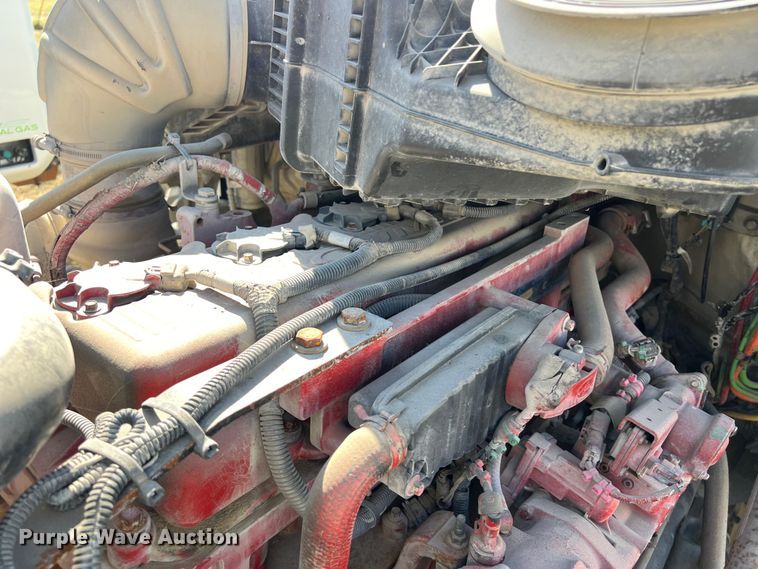 image for item EJ2896 2016 Kenworth  T880 semi truck