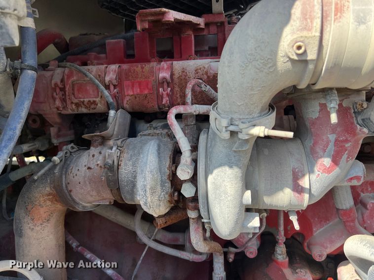 image for item EJ2896 2016 Kenworth  T880 semi truck