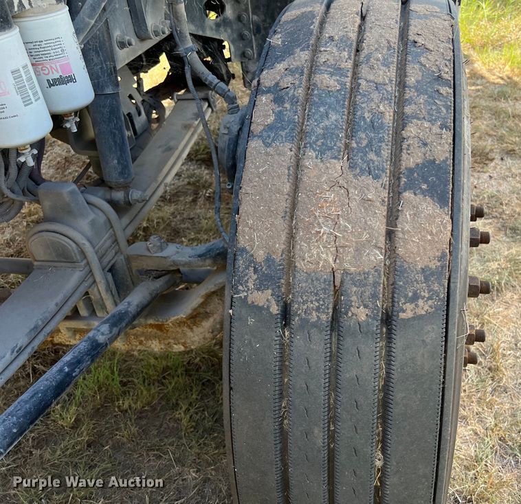 image for item EJ2896 2016 Kenworth  T880 semi truck