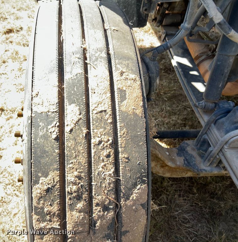 image for item EJ2896 2016 Kenworth  T880 semi truck