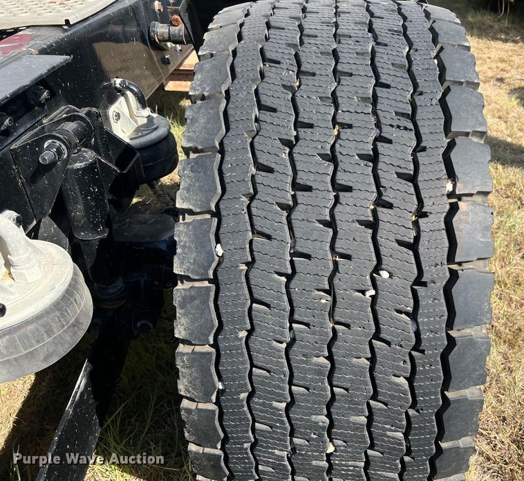 image for item EJ2896 2016 Kenworth  T880 semi truck