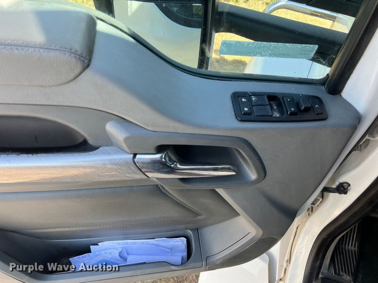 image for item EJ2897 2016 Kenworth  T880 semi truck