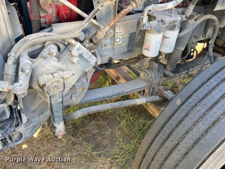 image for item EJ2897 2016 Kenworth  T880 semi truck