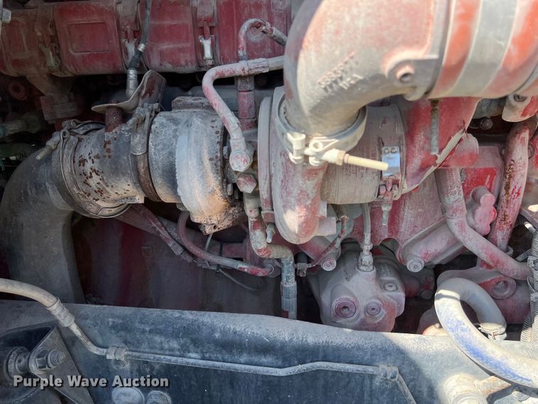 image for item EJ2897 2016 Kenworth  T880 semi truck