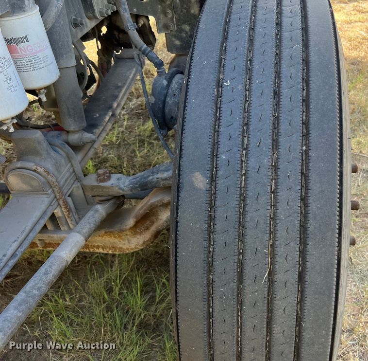 image for item EJ2897 2016 Kenworth  T880 semi truck