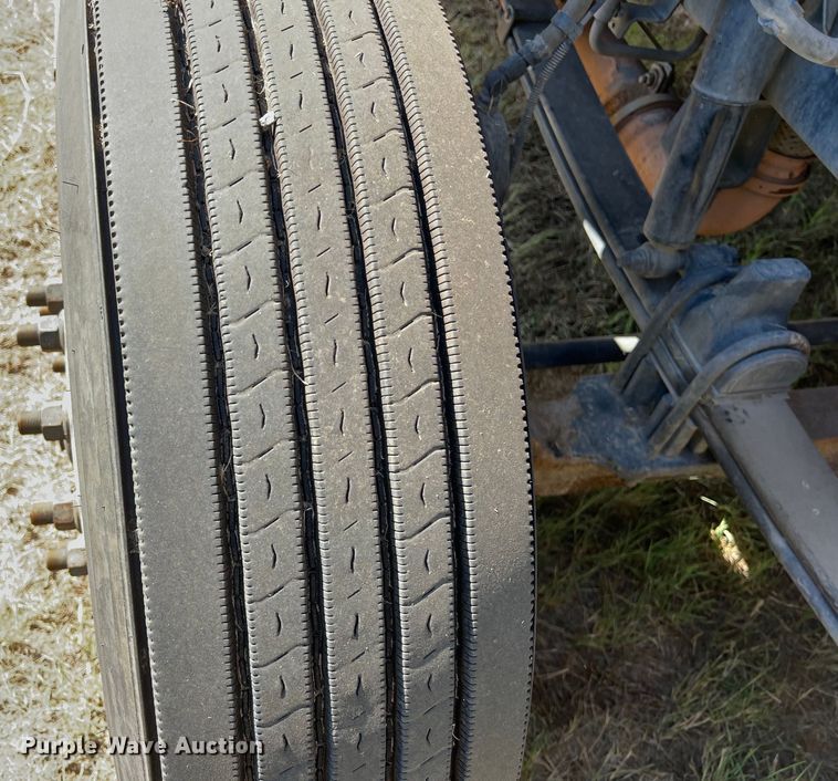 image for item EJ2897 2016 Kenworth  T880 semi truck