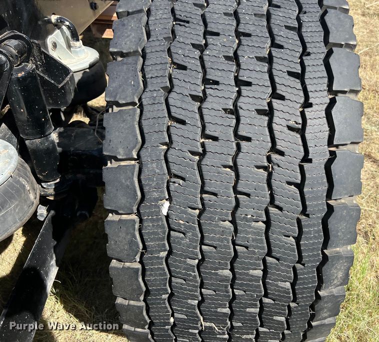 image for item EJ2897 2016 Kenworth  T880 semi truck