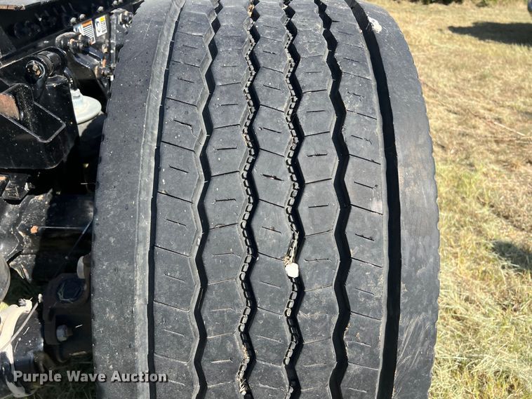 image for item EJ2897 2016 Kenworth  T880 semi truck