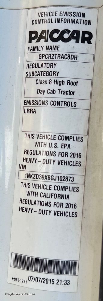 image for item EJ2897 2016 Kenworth  T880 semi truck