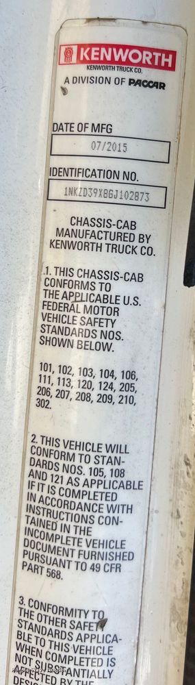 image for item EJ2897 2016 Kenworth  T880 semi truck
