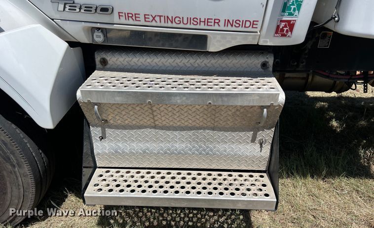 image for item EJ2898 2016 Kenworth T880 semi truck