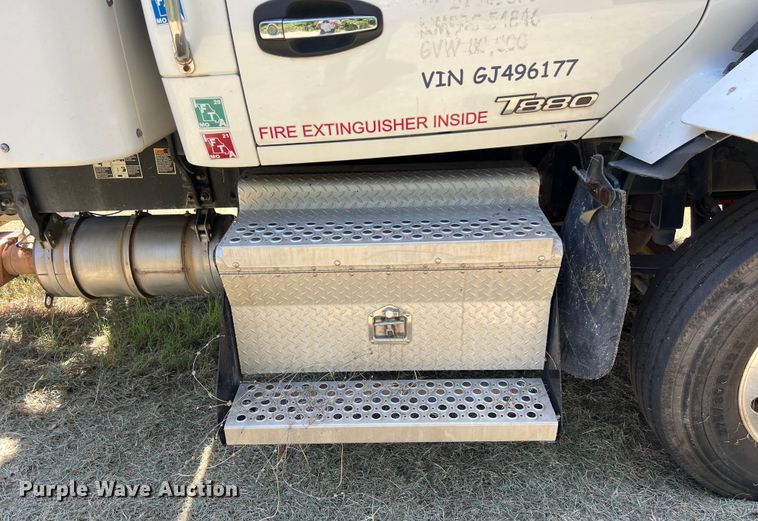 image for item EJ2898 2016 Kenworth T880 semi truck