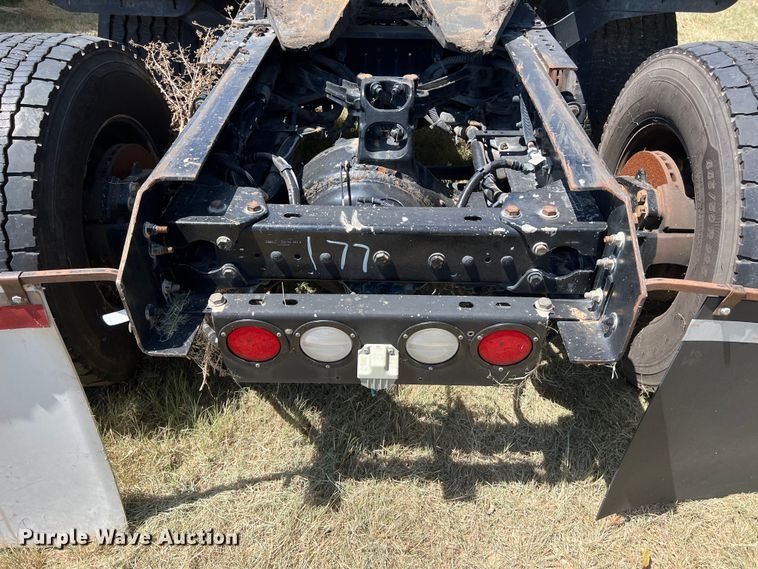 image for item EJ2898 2016 Kenworth T880 semi truck