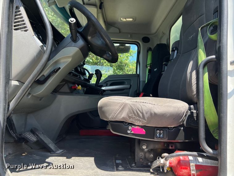 image for item EJ2898 2016 Kenworth T880 semi truck