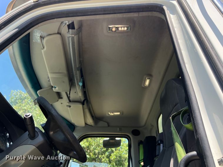 image for item EJ2898 2016 Kenworth T880 semi truck