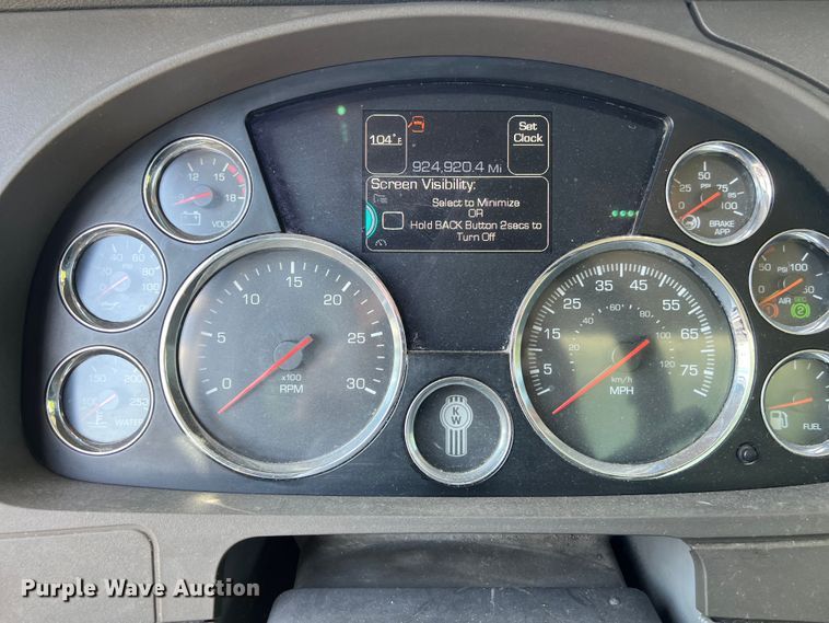 image for item EJ2898 2016 Kenworth T880 semi truck