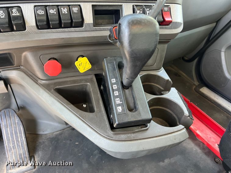 image for item EJ2898 2016 Kenworth T880 semi truck