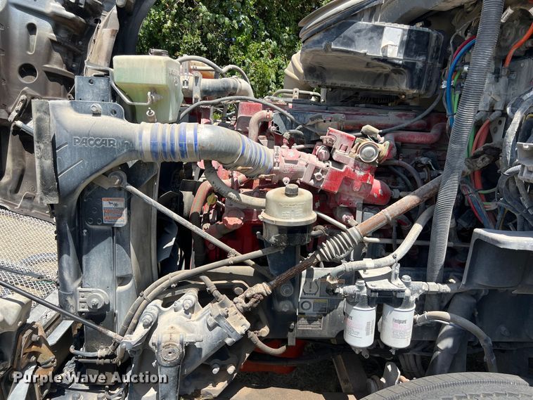 image for item EJ2898 2016 Kenworth T880 semi truck