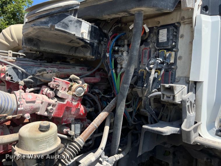 image for item EJ2898 2016 Kenworth T880 semi truck