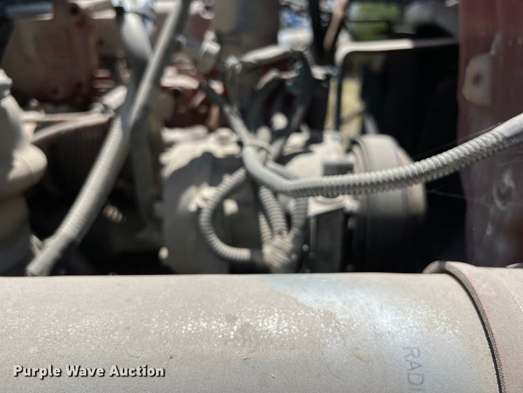 image for item EJ2898 2016 Kenworth T880 semi truck