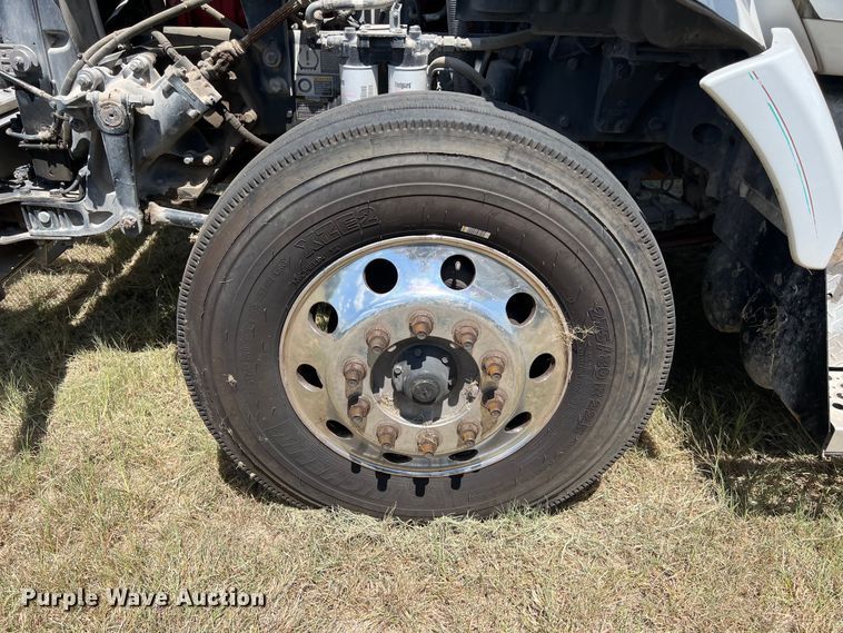 image for item EJ2898 2016 Kenworth T880 semi truck