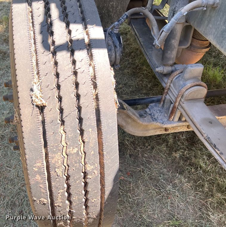 image for item EJ2898 2016 Kenworth T880 semi truck