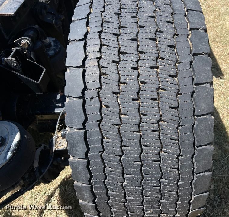 image for item EJ2898 2016 Kenworth T880 semi truck