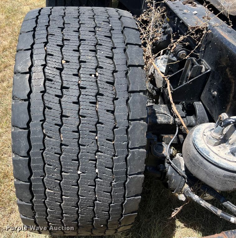 image for item EJ2898 2016 Kenworth T880 semi truck