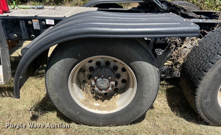 image for item EJ2898 2016 Kenworth T880 semi truck