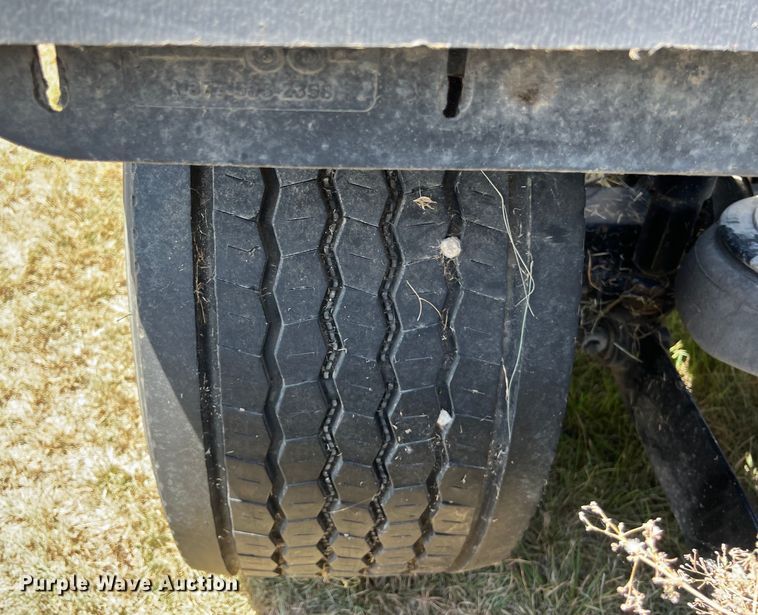 image for item EJ2898 2016 Kenworth T880 semi truck