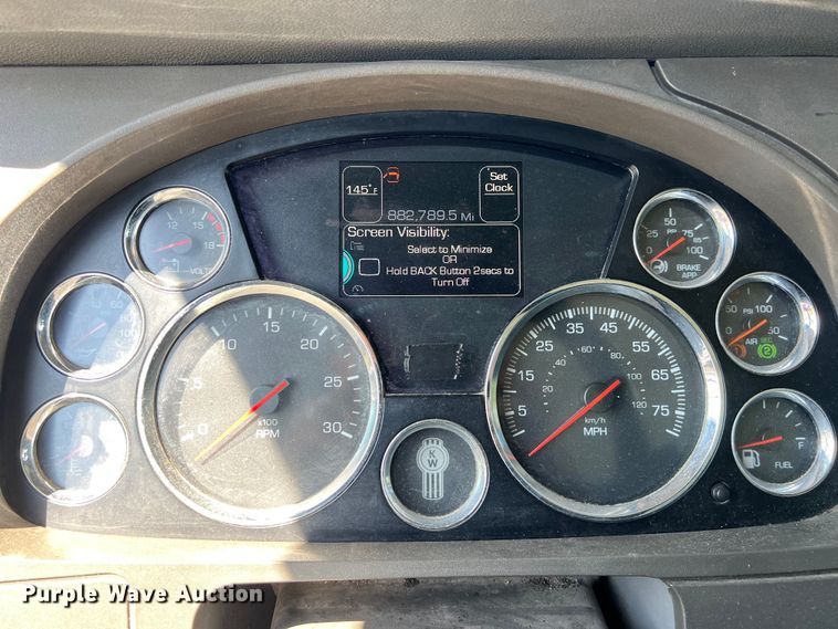 image for item EJ2899 2016 Kenworth T880 semi truck