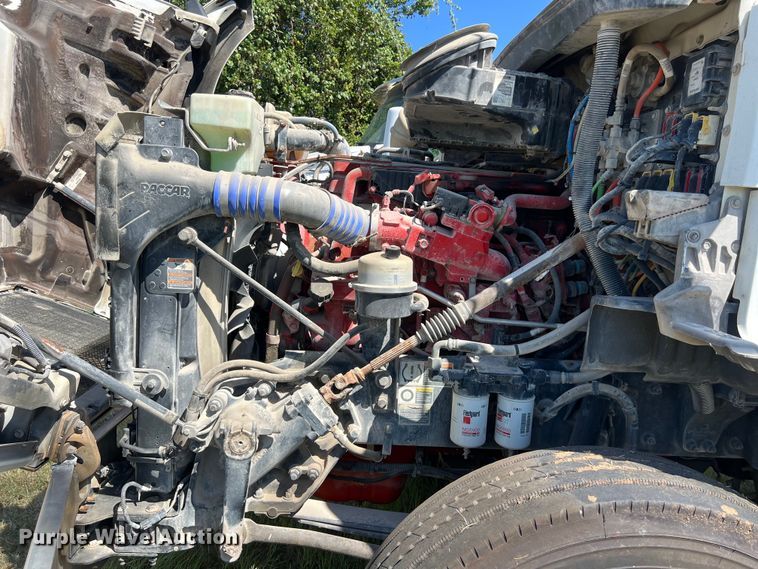 image for item EJ2899 2016 Kenworth T880 semi truck