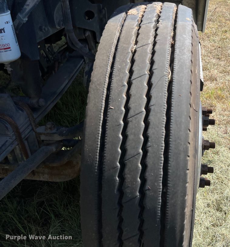 image for item EJ2899 2016 Kenworth T880 semi truck