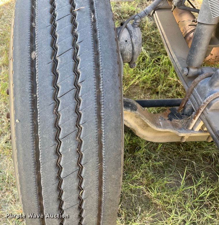 image for item EJ2899 2016 Kenworth T880 semi truck